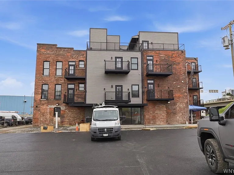 136 Seneca St — Photo 40