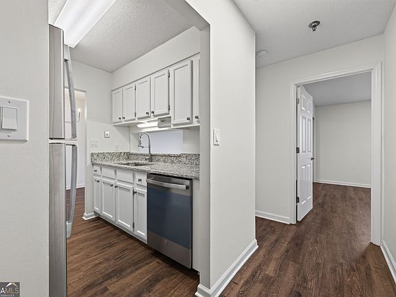 5th image of 300 Johnson Ferry Rd NE Unit B604