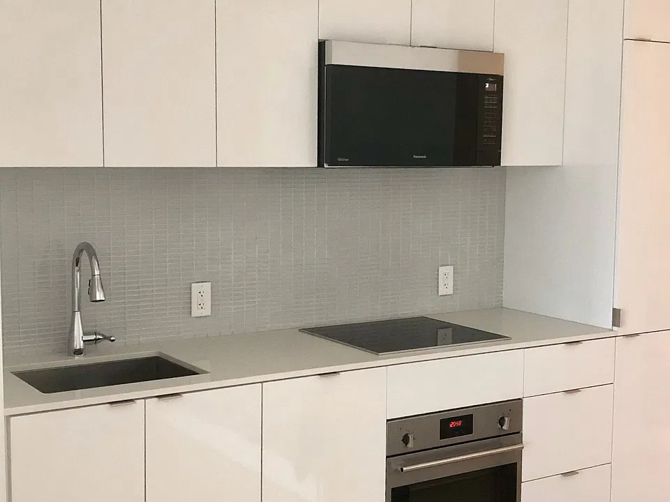7 Grenville St #1012