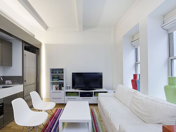 2nd image of 16-20 W 19th St APT 6A