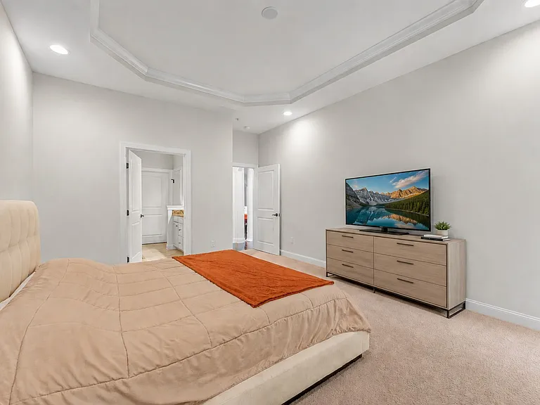 433 Fairmont Dr — Photo 16