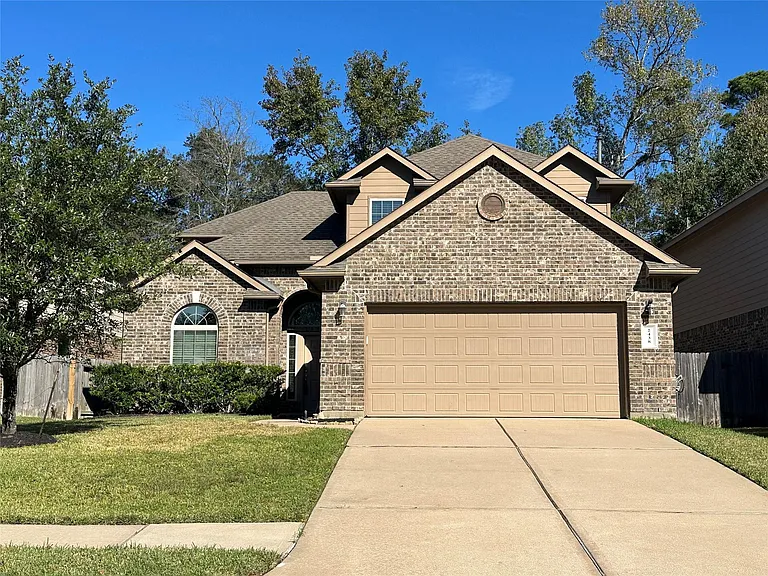 2438 Garden Falls Dr — Photo 1