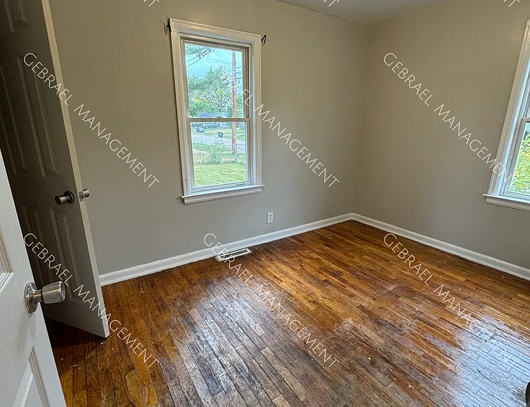 952 Salisbury Ave — Photo 7