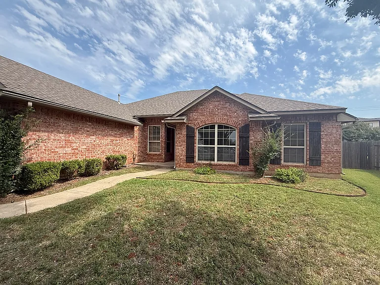 19132 Cottonwood Ct — Photo 2