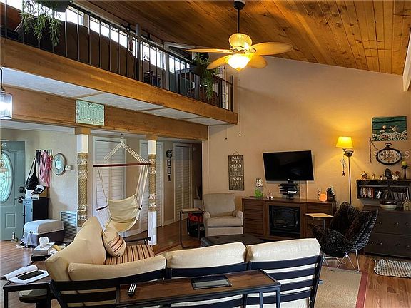 2nd image of 3567 Camelot Dr
