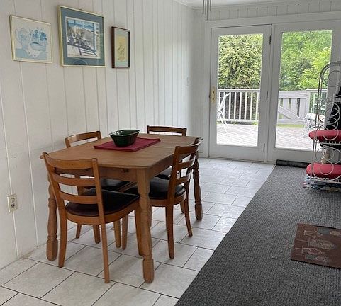 three season room, nice and bright