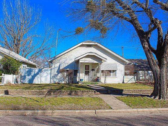 3rd image of 805 N Louisa Ave