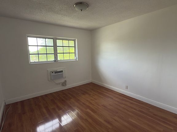4th image of 6580 Santona St #A-40