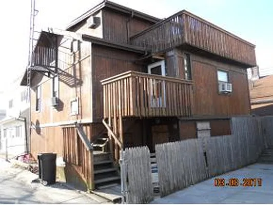 Sold by Peerless Properties Corp | media 6