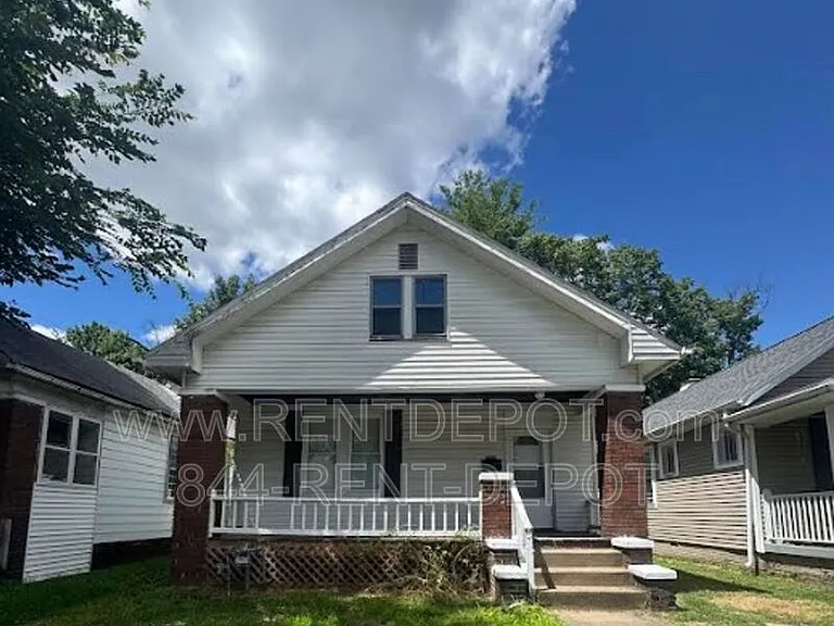 1032 Jefferson Ave — Photo 1