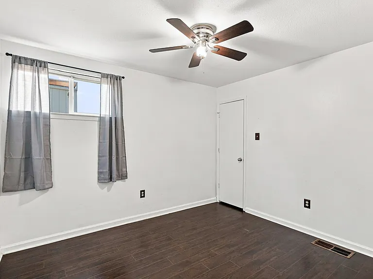 8782 Marilyn Dr — Photo 13