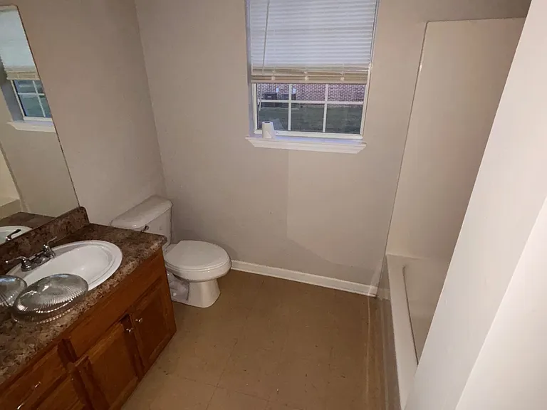 106 Hines Blvd #D — Photo 12