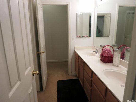 3rd image of 301 Highfield Cir