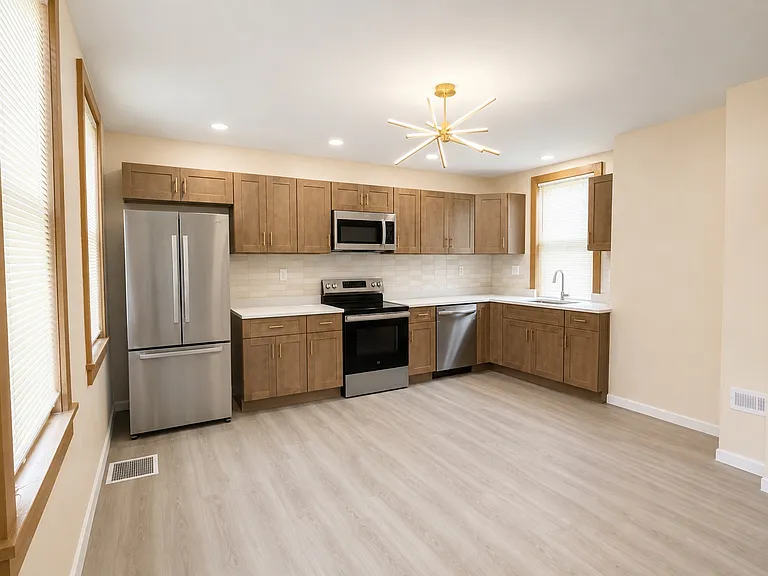 2100 Lautner St #B — Photo 2