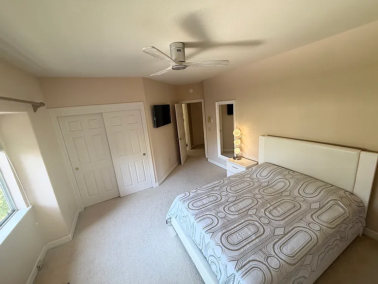 150 Saddle Oaks Ct — Photo 4