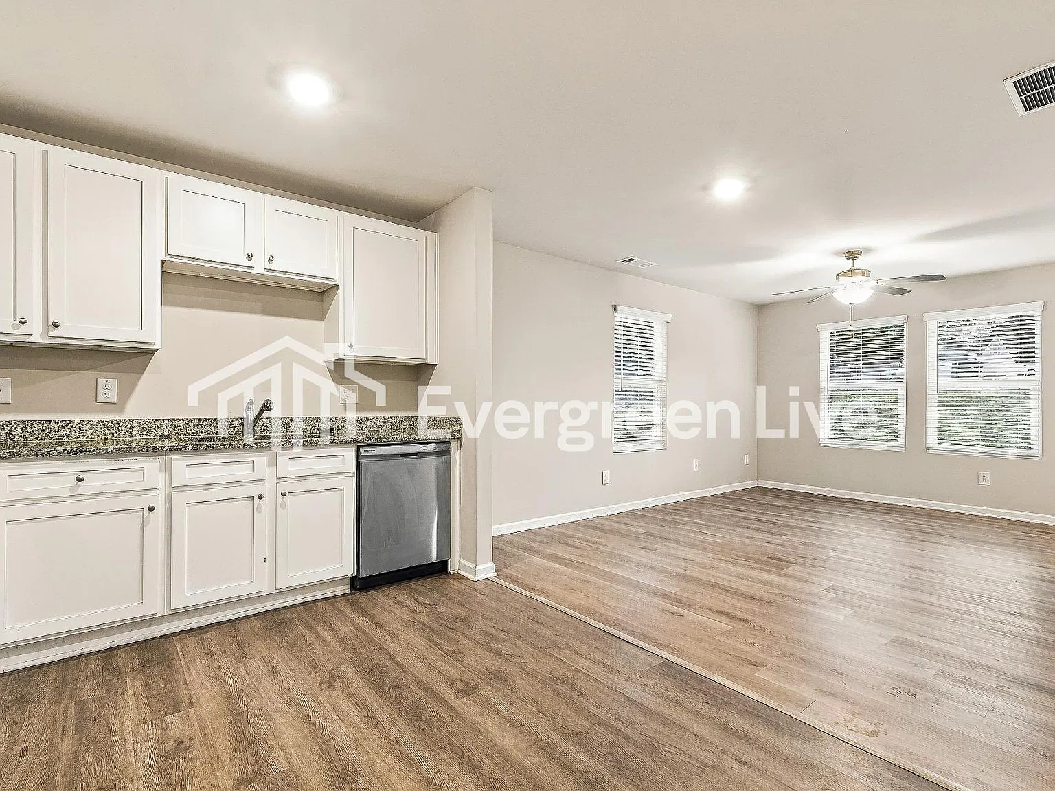4 bed, 2.5 bath, 1801 sqft, $1,845 — Photo 4