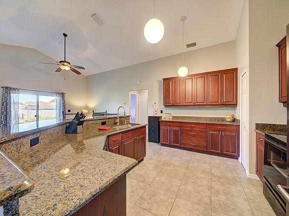 3rd image of 1011 Sabal Grove Dr