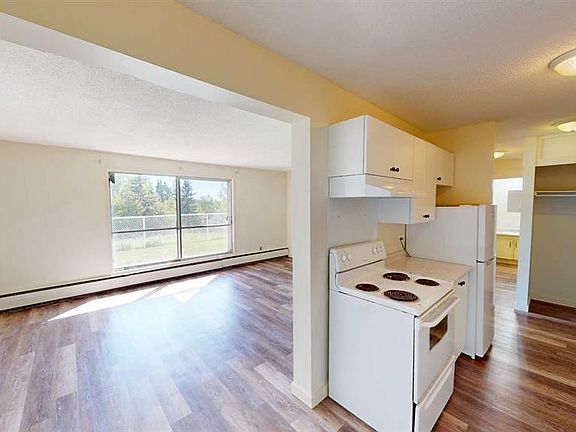 4th image of 10505 103rd St #103