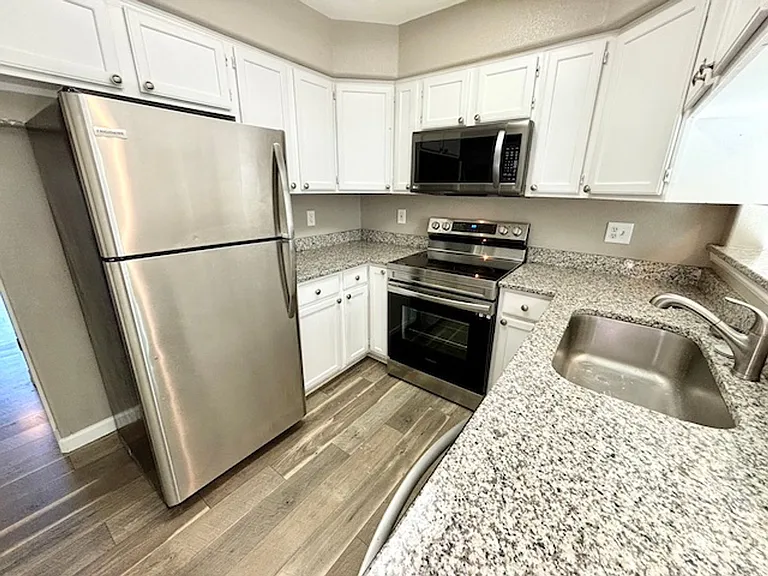 1044 S Paris Ct — Photo 5