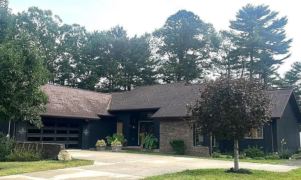 1st image of 102 Thornwood Ln