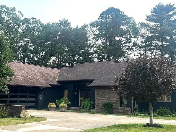 102 Thornwood Ln, Beckley, WV 25801