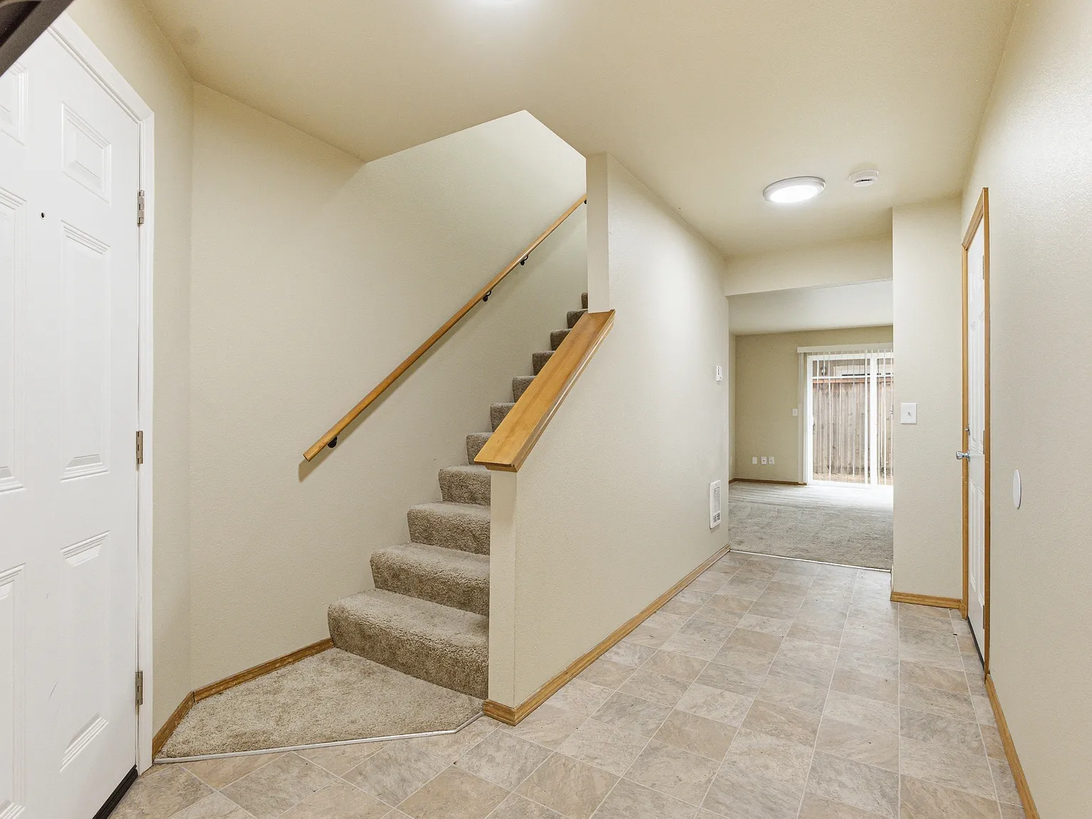 3 bed, 1294 sqft, $2,300 — Photo 2