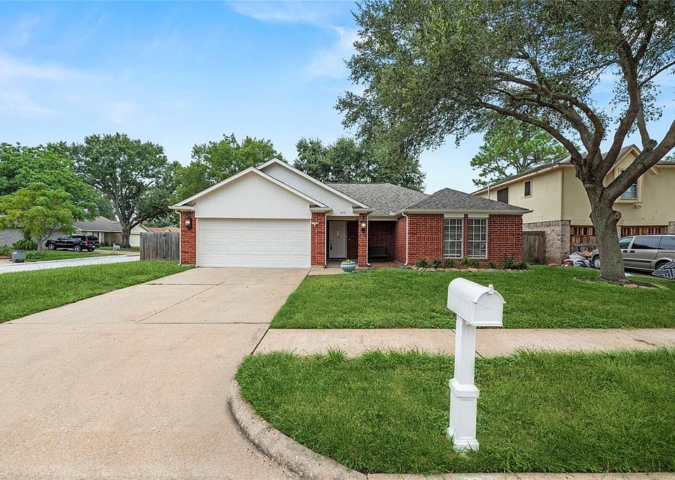 1st image of 18714 Spinney Lane Drive