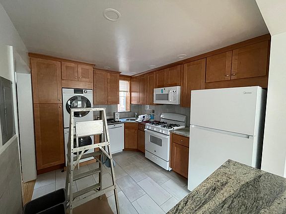 4th image of 2509 S 16th St Floor 2
