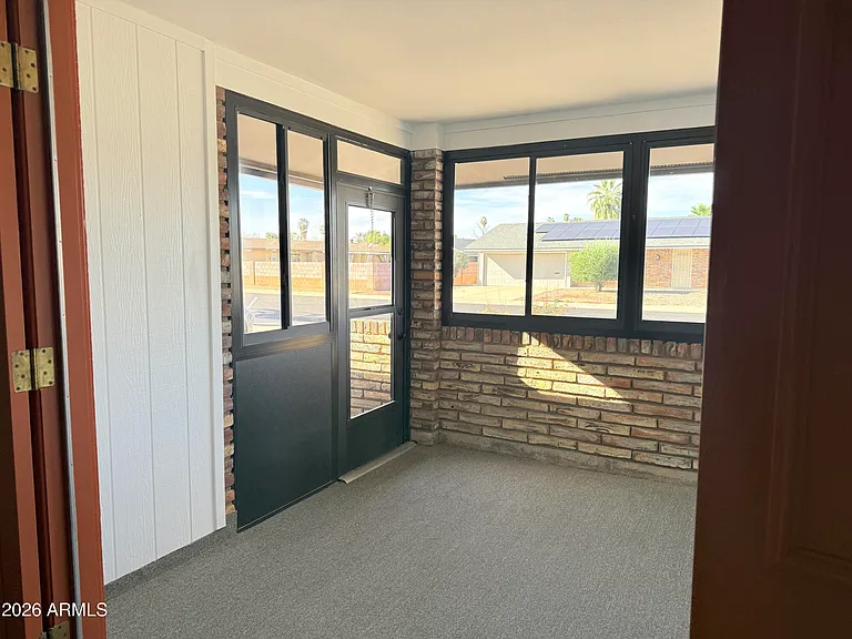 10217 W Mission Ln — Photo 10