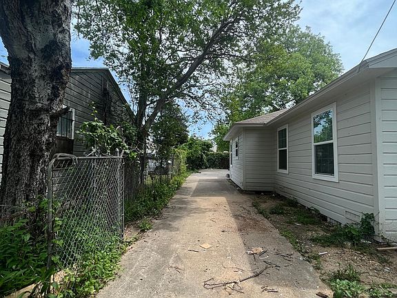 2nd image of 2706 Gertrude Ave