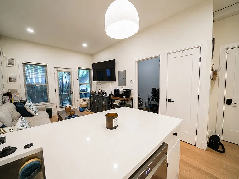 308 Saratoga St — Photo 3