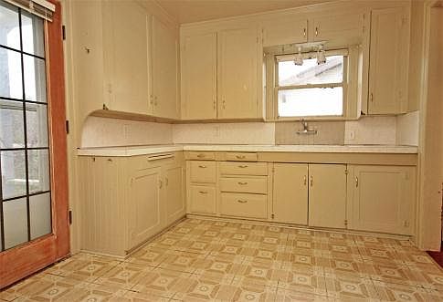 3rd image of 11744 Phinney Ave N