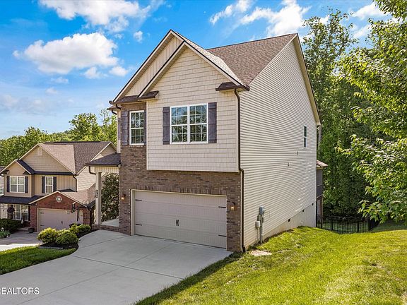 2nd image of 3812 Highview Ln