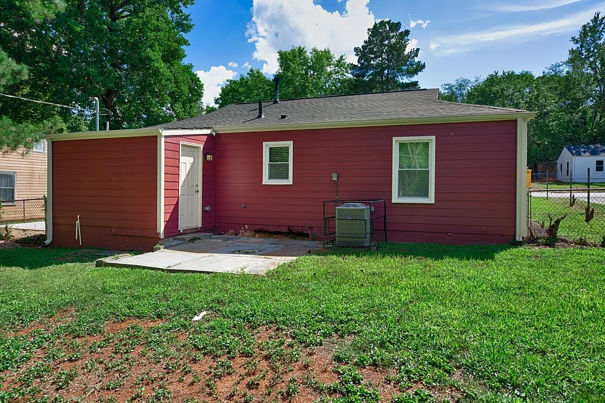 3 bed, 909 sqft, $1,375 — Photo 3