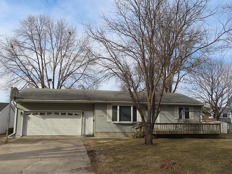 1st image of 520 8th Ave N