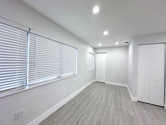 5th image of 215 Zamora Ave #9