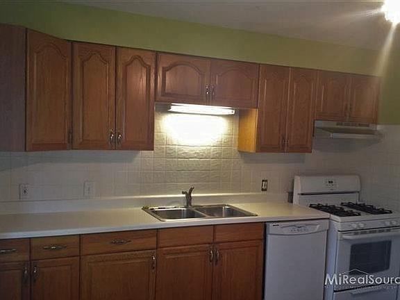5th image of 24521 Lauren Ave