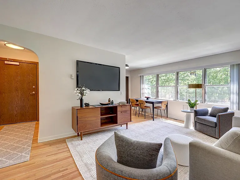 Wayzata Lake Apartments — Photo 45