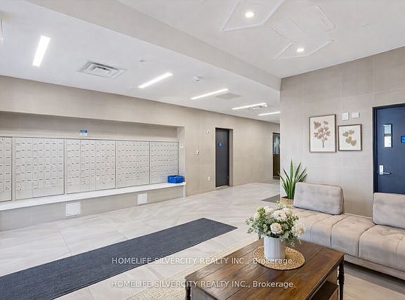 2nd image of 1 Wellington St #615