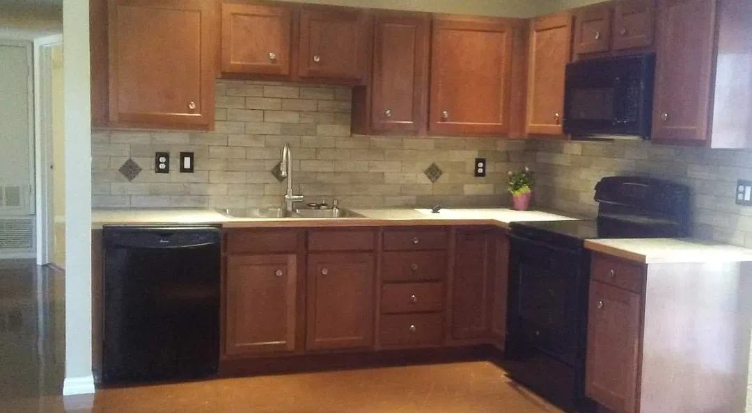 3 bed, 1300 sqft, $2,000 — Photo 4
