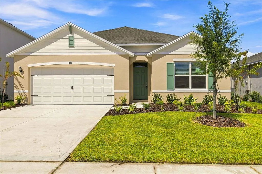 4 bed, 2.0 bath, 1828 sqft, $3,000 — Photo 1
