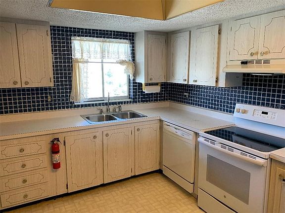 3rd image of 3470 Lake Bayshore Dr #508
