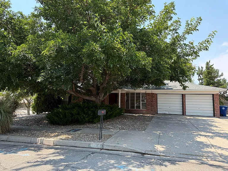 8201 Portales Ave NE — Photo 1