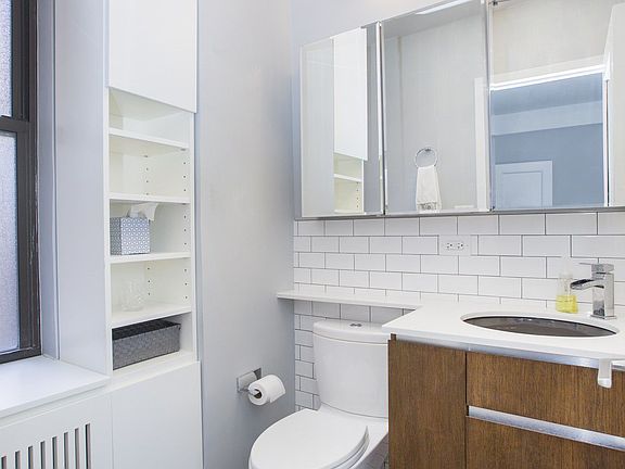 4th image of 157 E 72nd St APT 9E