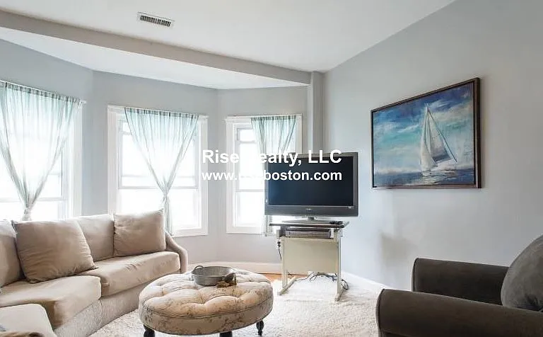 17 Holman St #1A — Photo 4