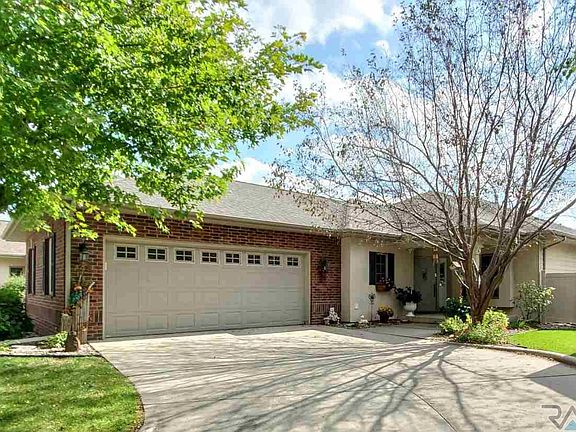 4th image of 743 E Greenbrier Pl