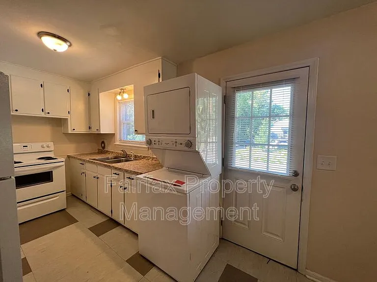 1937 Morehead Ave — Photo 11