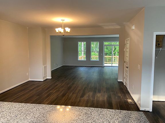 3rd image of 813 Richmont Grove Ln