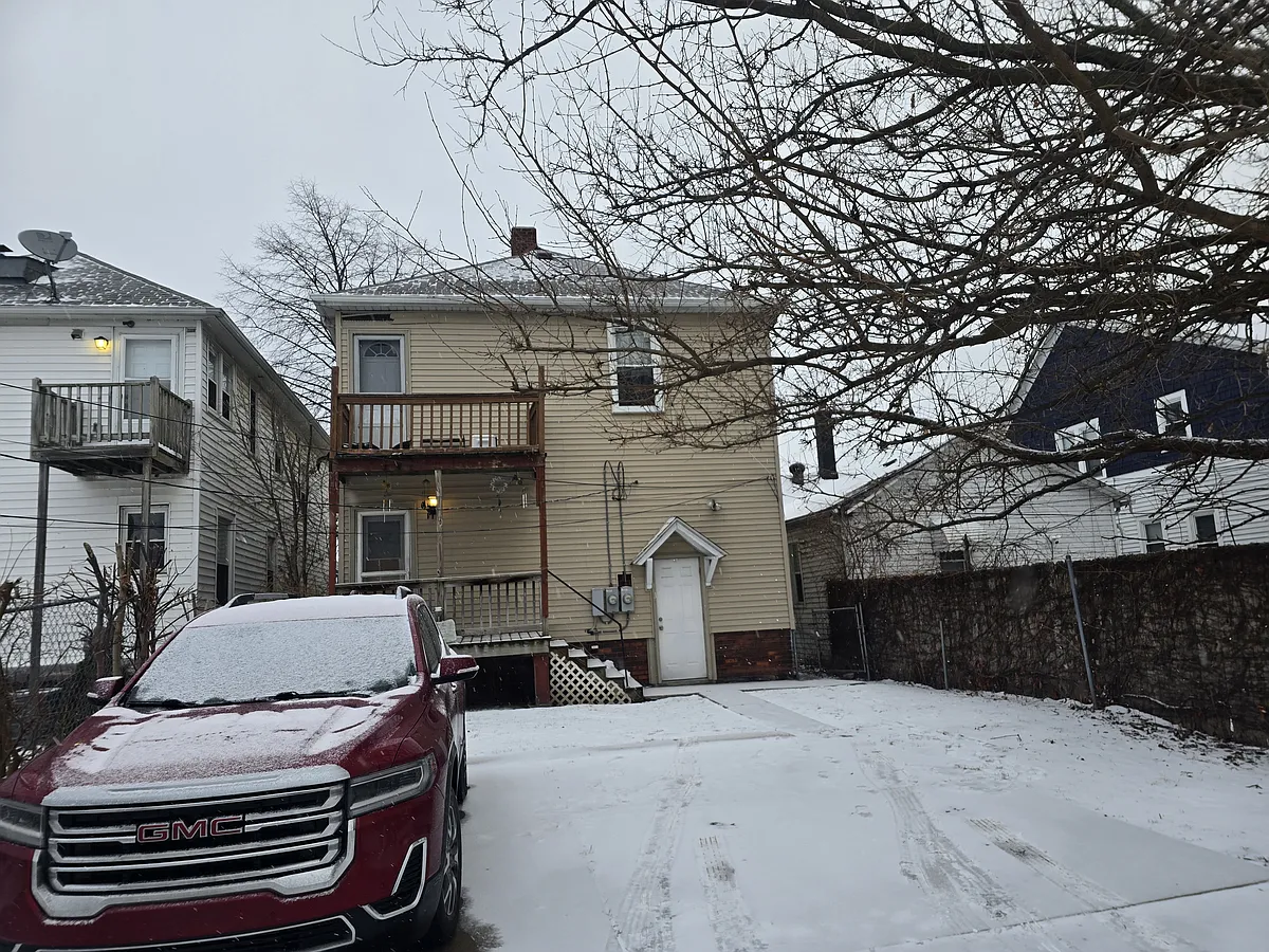 Building Photo - 1367 Wayburn St #2