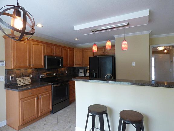4th image of 1317 Amber Glades Ln